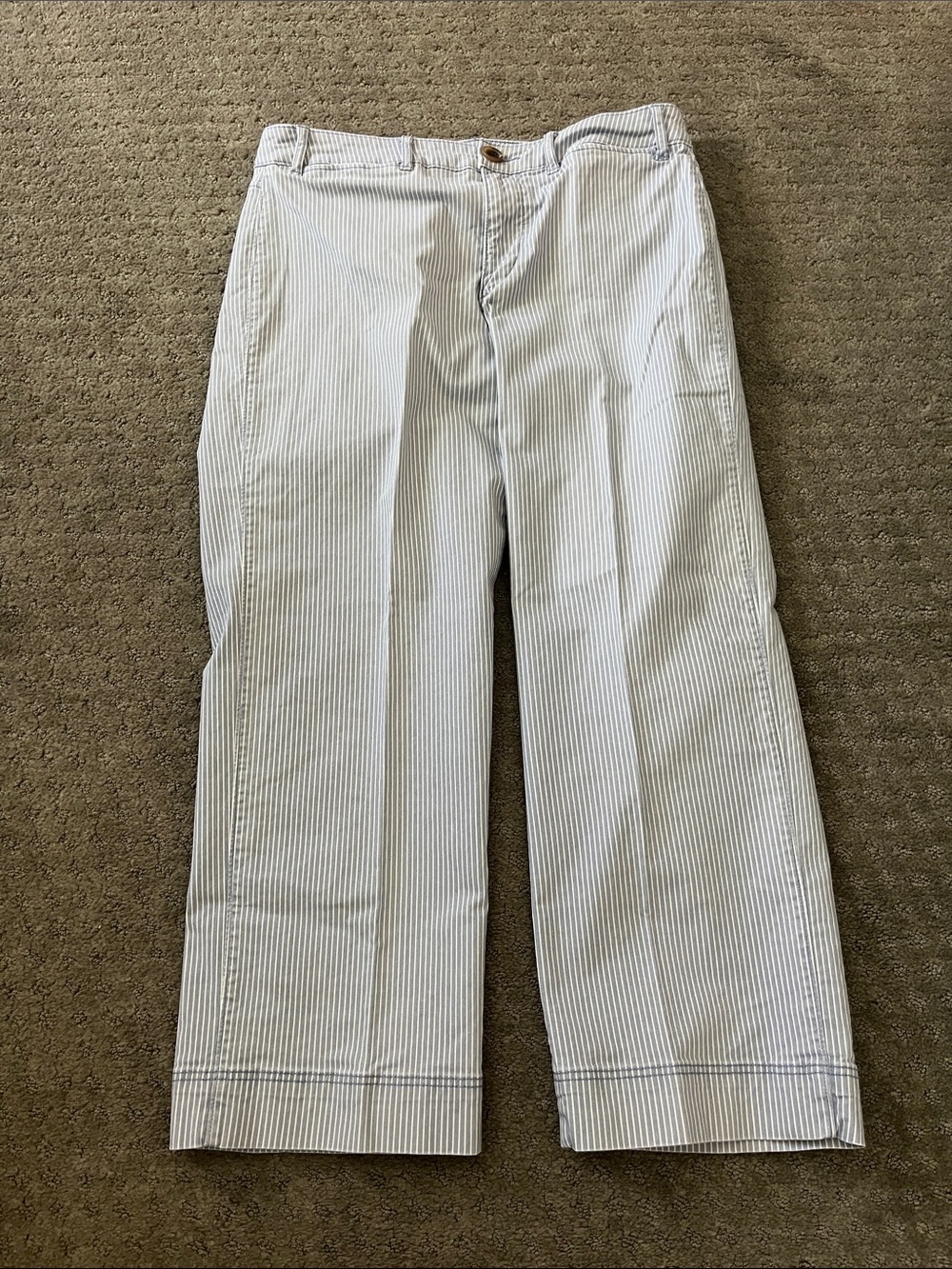 Woman’s Old Navy Capri’s